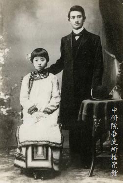 1910年4月21日，高再祝、高許美結婚照。
